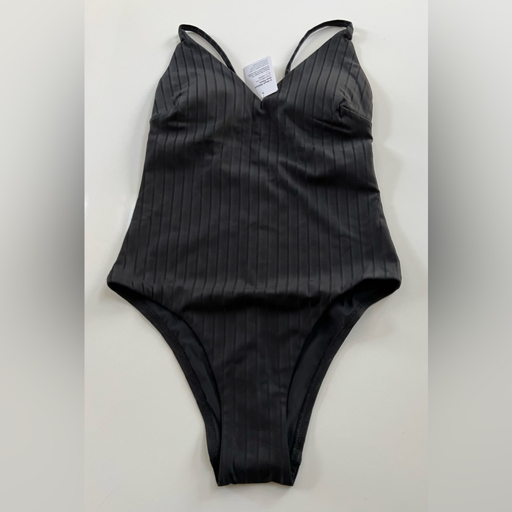 NWT Lululemon V-Neck Ribbed One-Piece Swimsuit ~ Black ~ Sz 4